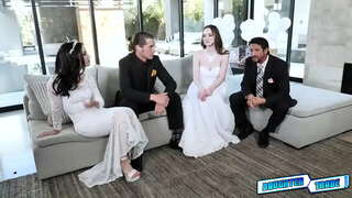 Daddies nulungan kaluar maranéhanana stepdaughters Hazel Moore jeung Jazmin Luv pikeun meunangkeun sababaraha pangaweruh sex