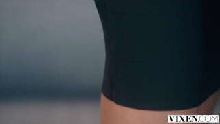 GIRL-Premju mara omm imgħallem