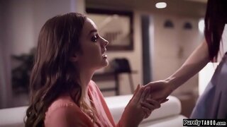 ���ัยรุ่นเร็วเปลี่ยนแปลงการประชุมเวลาของเดทของเธอน้องสามีกับผู้หญิงเธอพบกันทางออนไลน์เธอ alters ตัวเองเพื่อดูเหมือนกับเธอน้องสาแล้วแสดงตัวออก ifo ของเธอวันที่บ้านเธอ manipulates ผู้หญิงที่เข้ามาในเซ็กส์