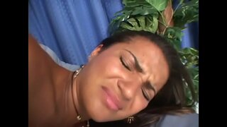 Duke buzëqeshur latine Claudia Bella merr zi karin në saj të lagur cunt Duke buzëqeshur latine Claudia Bella merr zi karin në saj të lagur cunt