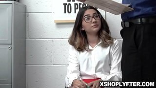 Callie fikk kula på toppen av office tabell