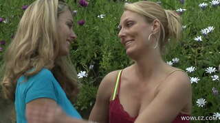 Ť�きなおっぱいにレズビアン暴